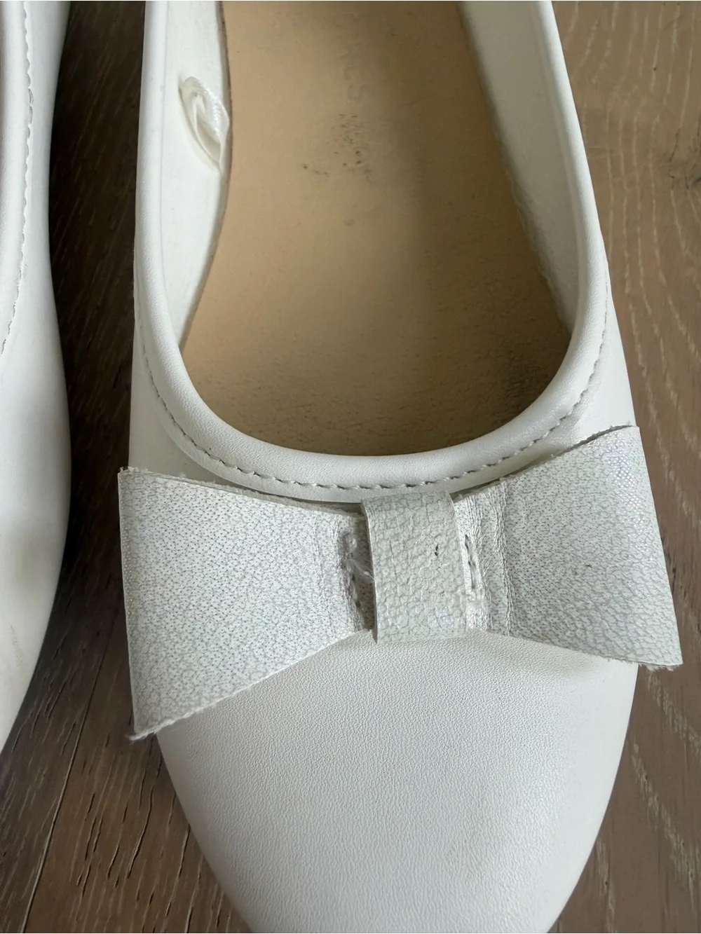 BCBG Girls White Bow Ballet Flats, 2M